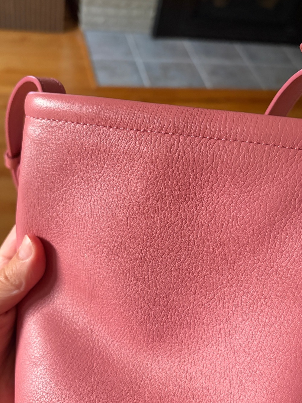 LAST CHANCE Mansur Gavriel Italian Leather Bucket Crossbody Bag in Pink - Picture 7 of 8